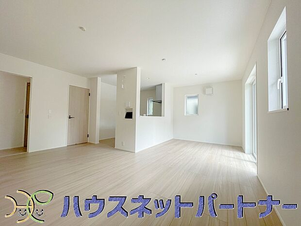 インテリアショップで見掛けた「あの家具」も置ける、ゆったりとした空間。時に広さが上質な寛ぎの時間になる事も。