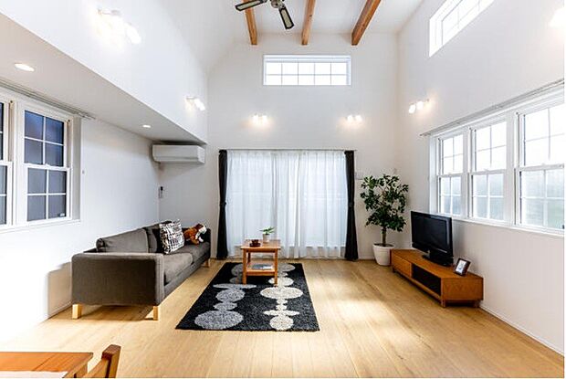 うららかな陽射しがどのお部屋にも降り注ぎますように、快適さを追求した間取設計。得難い立地環境での生活を恵みの豊かな永住の地へと変えてくれます。