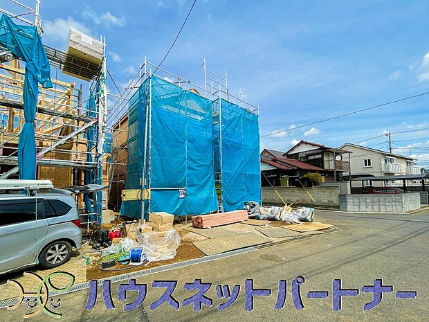 カースペース2台可。もう1台車が必要になった時や来客時にも安心。駐車場に2台以上の車が停められる一戸建ては、車好きのあなたにおすすめ。