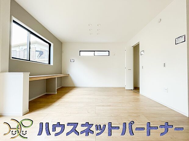 インテリアショップで見掛けた「あの家具」も置ける、ゆったりとした空間。時に広さが上質な寛ぎの時間になる事も。
