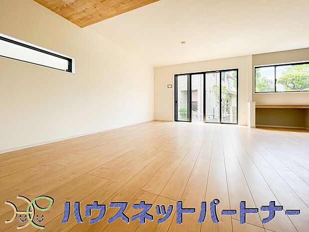 うららかな陽射しがどのお部屋にも降り注ぎますように、快適さを追求した間取設計。得難い立地環境での生活を恵みの豊かな永住の地へと変えてくれます。