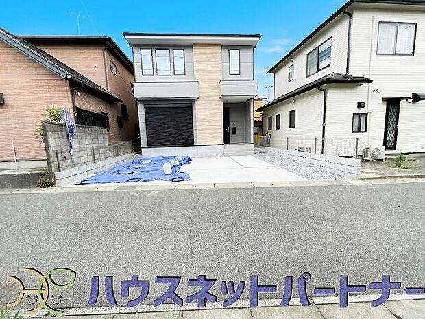 前面道路でお車を駐車するのも楽々。