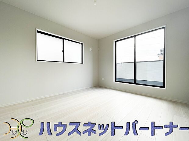 各部屋を最大限に広く使って頂ける様、全居住スペースに収納付。プライベートルームはゆったりと快適に。