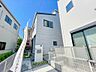 玄関：玄関の扉を開けるとそこは家族の待つお家。笑い声が聞こえてきそう。