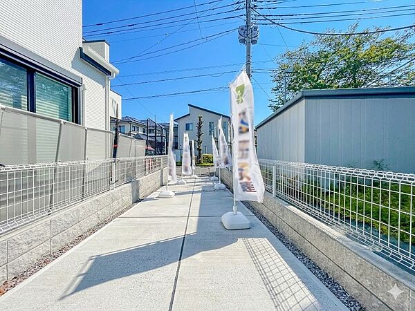 通勤や家族の送迎など、毎日の生活にマイカーが欠かせない方にとって駐車場は大事な条件。敷地内にカースペースがあれば、お出かけやお買い物の際の搬入出もらくらくです。