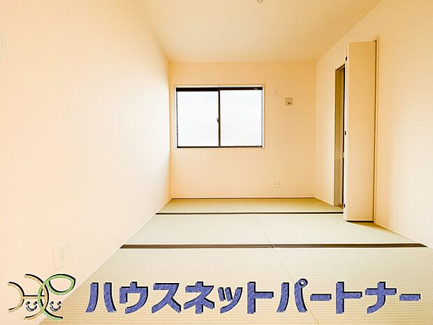 意外と場所をとるアイロンがけや、洗濯物をたたむときにも広々と使うことができ、ちょっと一休みしたい時、すぐに横になれることも魅力ですよね。また、来客時に客間や宿泊部屋として活用できます。