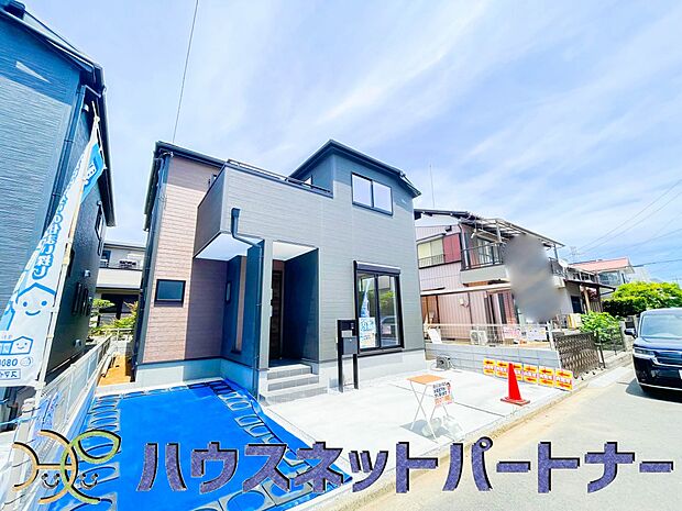 前面道路の日当たりの良い明るいお家。
