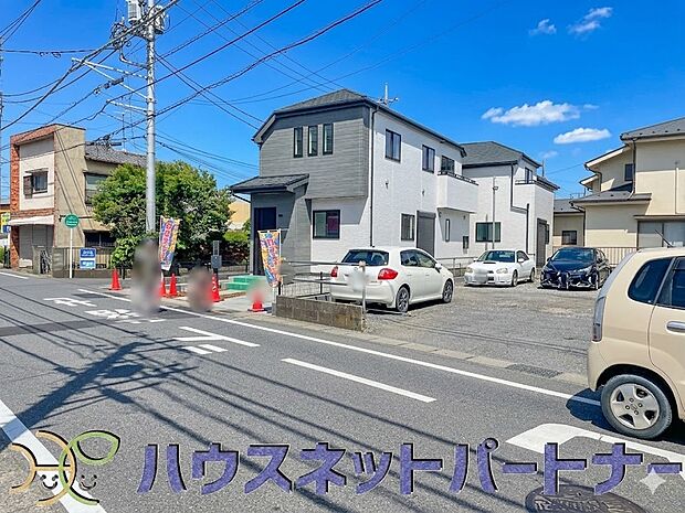 前面道路の日当たりの良い明るいお家。