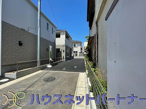 通勤や家族の送迎など、毎日の生活にマイカーが欠かせない方にとって駐車場は大事な条件。敷地内にカースペースがあれば、お出かけやお買い物の際の搬入出もらくらくです。