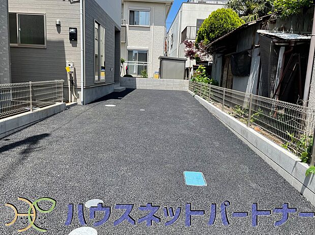 駐車場がある戸建を持つ最大のメリットは、駐車場代金を支払い続ける必要がないことです。賃貸住宅に住んでいる方が、戸建の購入を考えるきっかけに挙げることが多いようです。
