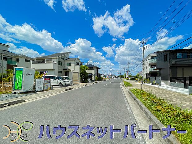 前面道路でお車を駐車するのも楽々。