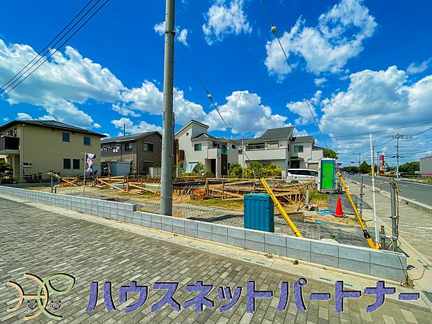 一戸建ての醍醐味は、何といっても庭があること。花や野菜を育てたり、子供と遊んだり、お客様を迎えたり…。大切なペットと過ごす心地良いスペースにもなりますね。