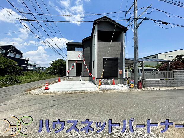 季節感を演出する多彩な樹木と豊かな彩りが重なり、四季折々の変化を楽しめる心地よい場所となることでしょう。時間の経過と共に味わいが出る素敵な空間へ。 