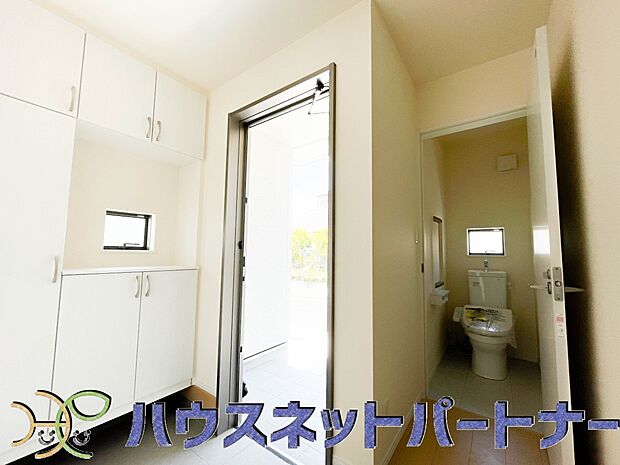 玄関扉を開くとゆったりとした空間。この感動を現地で是非体感してみて下さい。