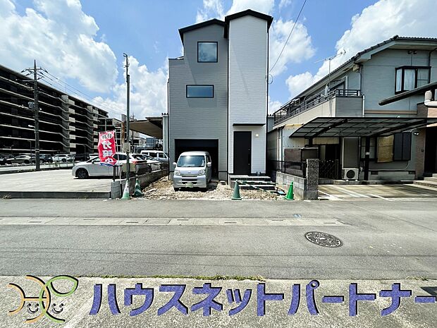 季節感を演出する多彩な樹木と豊かな彩りが重なり、四季折々の変化を楽しめる心地よい場所となることでしょう。時間の経過と共に味わいが出る素敵な空間へ。