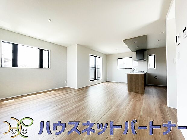 うららかな陽射しがどのお部屋にも降り注ぎますように、快適さを追求した間取設計。得難い立地環境での生活を恵みの豊かな永住の地へと変えてくれます。