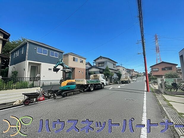 前面道路の日当たりの良い明るいお家。