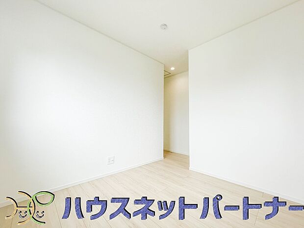 階段には手摺りが付いていますので安心ですね。