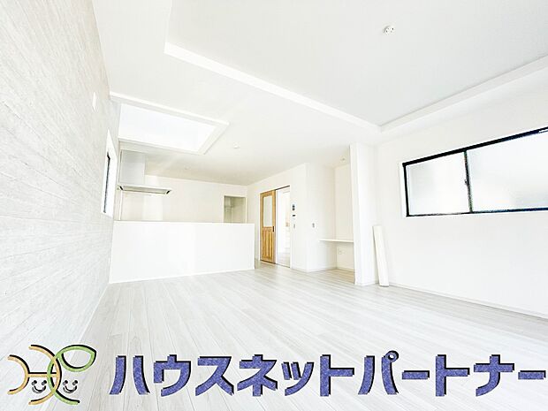 来訪者の様子を室内TVモニターでチェック。対応したくないセールスを断りやすく、子どもに留守番をさせるときも安心。不在時の来訪者を録画でき、犯罪抑止効果も期待できます。