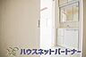 室内：洗面室のある脱衣所は広々。脱いだお洋服をそのままお洗濯。