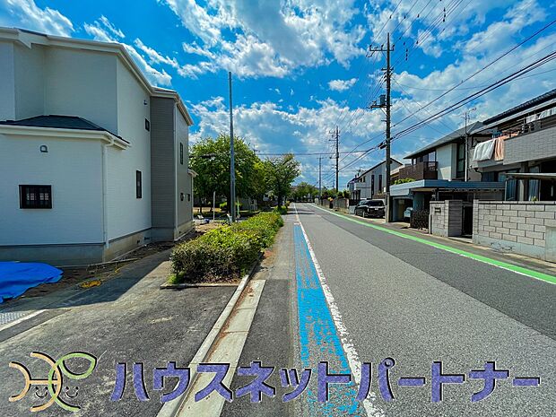 前面道路でお車を駐車するのも楽々。