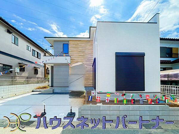 太陽に愛された邸は、陽当り・通風に優れた魅力的で快適さを追求した新築戸建でした。ここに住むからこそ意味がある。そんな特別感に浸りながら、毎日をお過ごしして欲しいです。