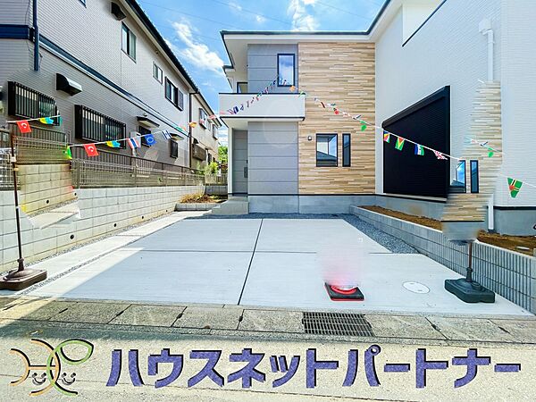 通勤や家族の送迎など、毎日の生活にマイカーが欠かせない方にとって駐車場は大事な条件。敷地内にカースペースがあれば、お出かけやお買い物の際の搬入出もらくらくです。