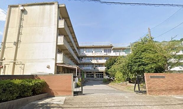 周辺環境-中学校(995m)松戸市立第六中学校