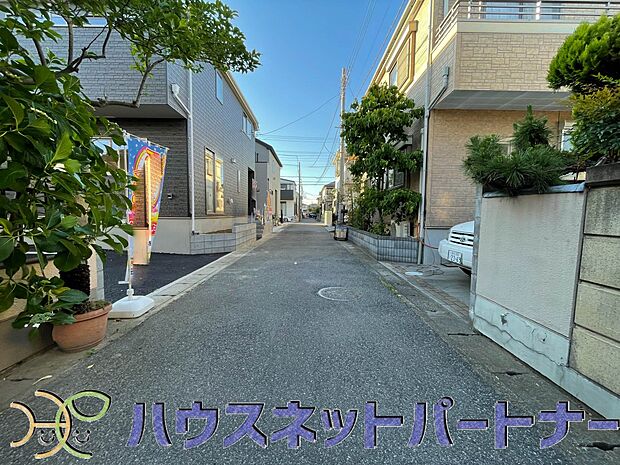 季節感を演出する多彩な樹木と豊かな彩りが重なり、四季折々の変化を楽しめる心地よい場所となることでしょう。時間の経過と共に味わいが出る素敵な空間へ。