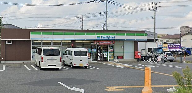 周辺環境-コンビニ(350m)ファミリーマート 三郷かまくら店