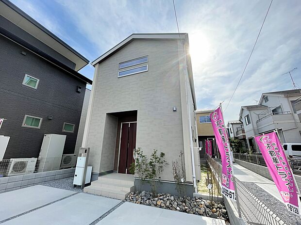 開放的な立地、隣地との空間周辺建物も綺麗で住みやすい