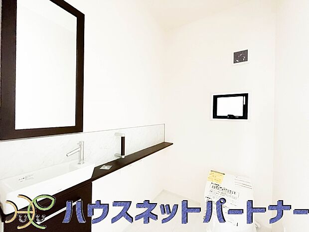 洗面室のある脱衣所は広々。脱いだお洋服をそのままお洗濯。