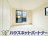 洋室：2面窓のある風通しの良いお部屋は心も体も元気にしてくれます。自分だけのお部屋作りを楽しんでみては。