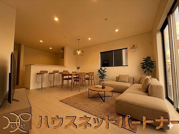 通風・採光に優れ、心地よい光と風が溢れています。 家具等のイメージです。