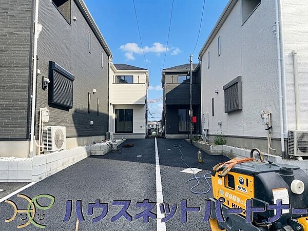 駐車場がある戸建を持つ最大のメリットは、駐車場代金を支払い続ける必要がないことです。賃貸住宅に住んでいる方が、戸建の購入を考えるきっかけに挙げることが多いようです。