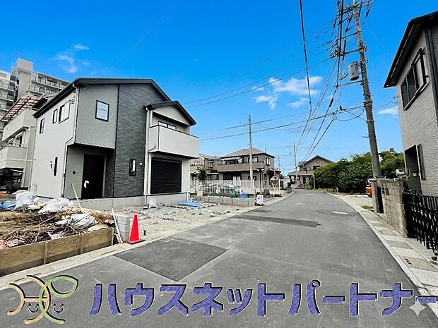 前面道路の日当たりの良い明るいお家。