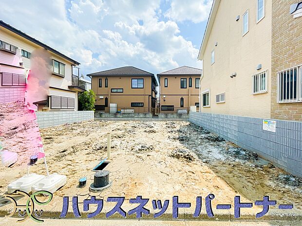 戸建ての購入を検討することになったきっかけに「駐車場を持てること」を挙げる方が多くいらっしゃいます。駐車場代金を支払続ける必要がないことは、駐車場付き戸建を持つ最大のメリットです。
