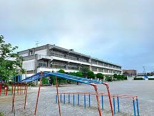 周辺環境-小学校(550m)流山市流山小学校