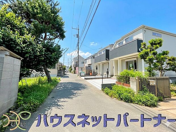 前面道路の日当たりの良い明るいお家。