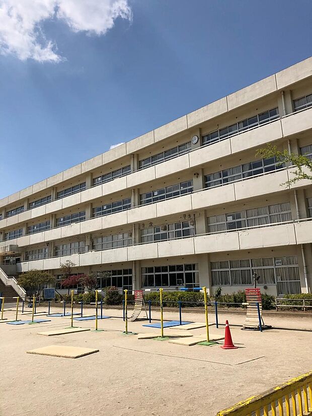 周辺環境-小学校(550m)吉川市立栄小学校