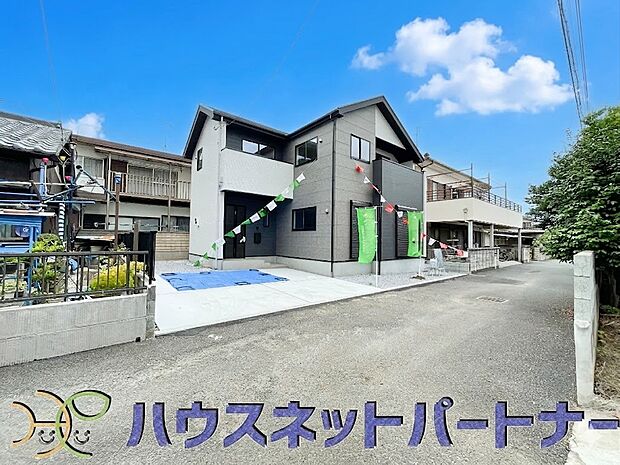 季節感を演出する多彩な樹木と豊かな彩りが重なり、四季折々の変化を楽しめる心地よい場所となることでしょう。時間の経過と共に味わいが出る素敵な空間へ。 