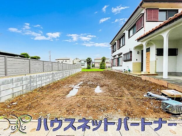 一戸建ての醍醐味は、何といっても庭があること。花や野菜を育てたり、子供と遊んだり、お客様を迎えたり…。大切なペットと過ごす心地良いスペースにもなりますね。