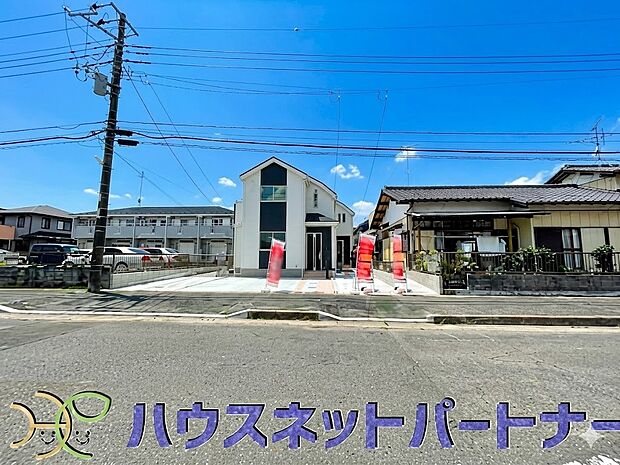 宅配ボックス。好きな時間にいつでも荷物を受取れるため、到着時間を気にして自宅で待機したり、再配達の連絡をする手間がかかりません。共働きなど不在が多い方、ネット通販の利用が多い方に大変便利。