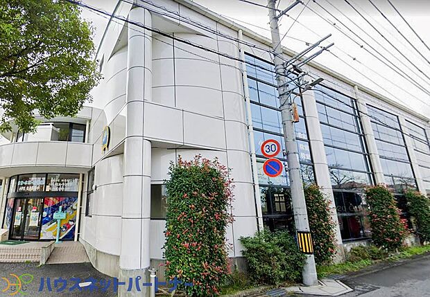 周辺環境-幼稚園・保育園(900m)愛隣幼稚園・第二愛隣こども園プール＆ホール