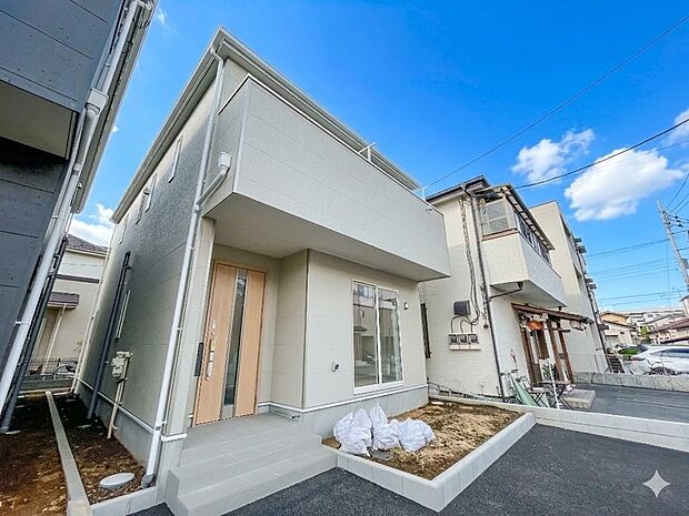 一戸建ての醍醐味は、何といっても庭があること。花や野菜を育てたり、子供と遊んだり、お客様を迎えたり…。大切なペットと過ごす心地良いスペースにもなりますね。