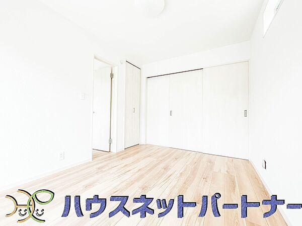 来訪者の様子を室内TVモニターでチェック。対応したくないセールスを断りやすく、子どもに留守番をさせるときも安心。不在時の来訪者を録画でき、犯罪抑止効果も期待できます。