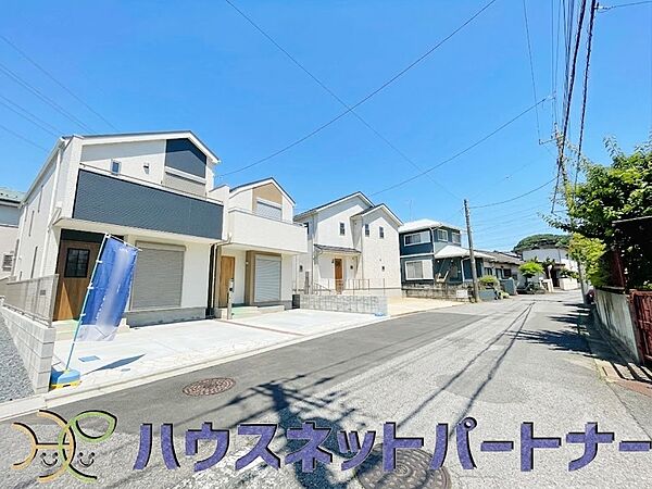 前面道路の日当たりの良い明るいお家。