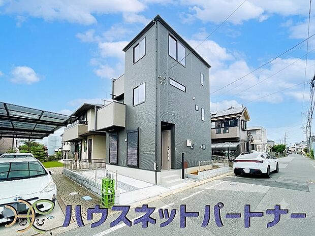 前面道路の日当たりの良い明るいお家。