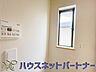 室内：毎日使う洗濯機。しっかりと奥行きのある置き場が確保されています。