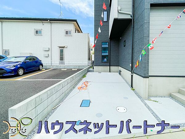 通勤や家族の送迎など、毎日の生活にマイカーが欠かせない方にとって駐車場は大事な条件。敷地内にカースペースがあれば、お出かけやお買い物の際の搬入出もらくらくです。